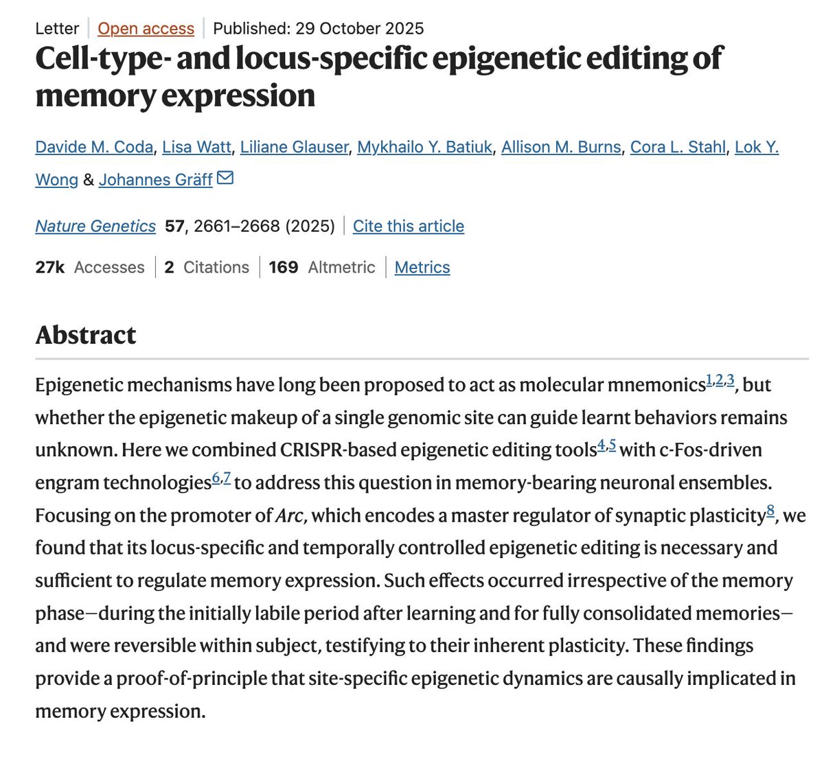 Siempre se ha dicho que la memoria está en las neuronas, pero un nuevo estudio demuestra algo más fascinante... La memoria también está escrita en el epigenoma 😱

Investigadores suizos han logrado editar la expresión de un recuerdo, sin alterar las neuronas en sí,
sino