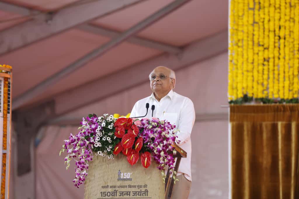 MLAJagdish's tweet image. આ અવસરે માનનીય રાજ્યપાલ શ્રી આચાર્ય દેવવ્રતજી અને માનનીય મુખ્યમંત્રી શ્રી ભૂપેન્દ્રભાઈ પટેલ સહિત મંત્રીશ્રીઓ સાથે ઉપસ્થિત રહેવાનો અવસર પ્રાપ્ત થયો.