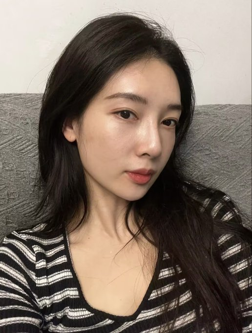 Frdositio's tweet photo. 年过三十这个年纪，或许已经没有了二十岁的青涩与激情，但多了几分成熟与从容。三十岁的我，依然热爱生活，追求梦想，最主要的是喜欢年轻的弟弟，哈哈！ https://t.co/UU8a0qzXVK