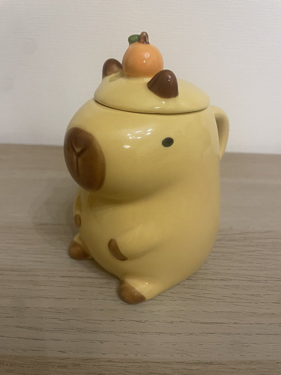 ショップカピバラかぴばらは、とっても楽しいカピバラグッズショップ🥰少し、商品紹介します。
こちらはカピの頭から飲むタイプの不思議なカップ。飲みやすいか飲みにくいか…だけど可愛い🥰頭の蓋をすると冷めにくいのです。
#カピバラ
#capybara
#水豚
#カピパラダイス