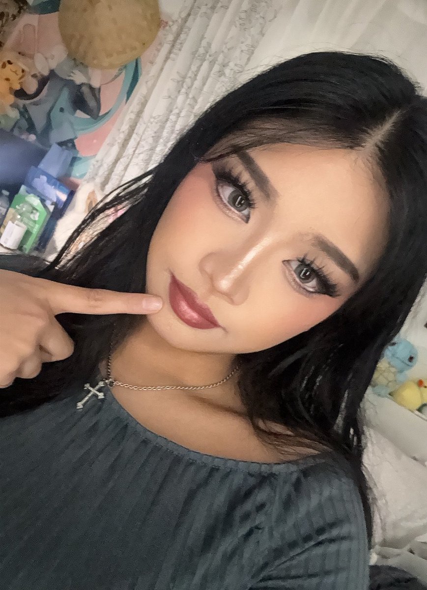 krysviry's tweet photo. if my eyes dont look blue it means we have to kiss https://t.co/nyPPwTNxPh