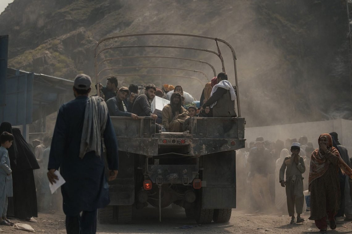 8AM_Media's tweet image. 1,480 Migrant Families Returned to Afghanistan Yesterday 

Read more: 8am.media/eng/1480-migra… 

#Afghanistan #Refugee #8am_media #Migrants