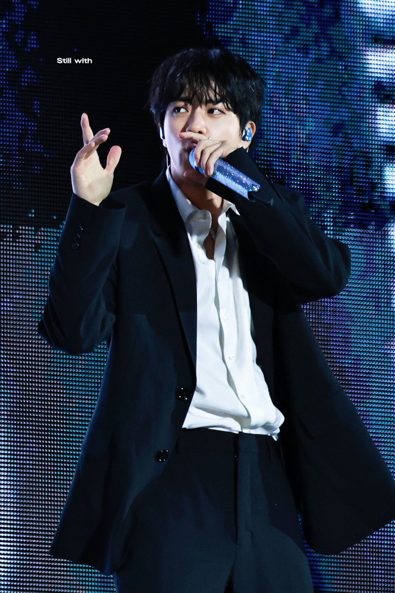 Stillwith_kJin's tweet image. 251101 super tuna 

#방탄소년단진 #김석진 #석진 #진 #BTSJIN #JIN #RUNSEOKJIN_epTOUR_ENCORE