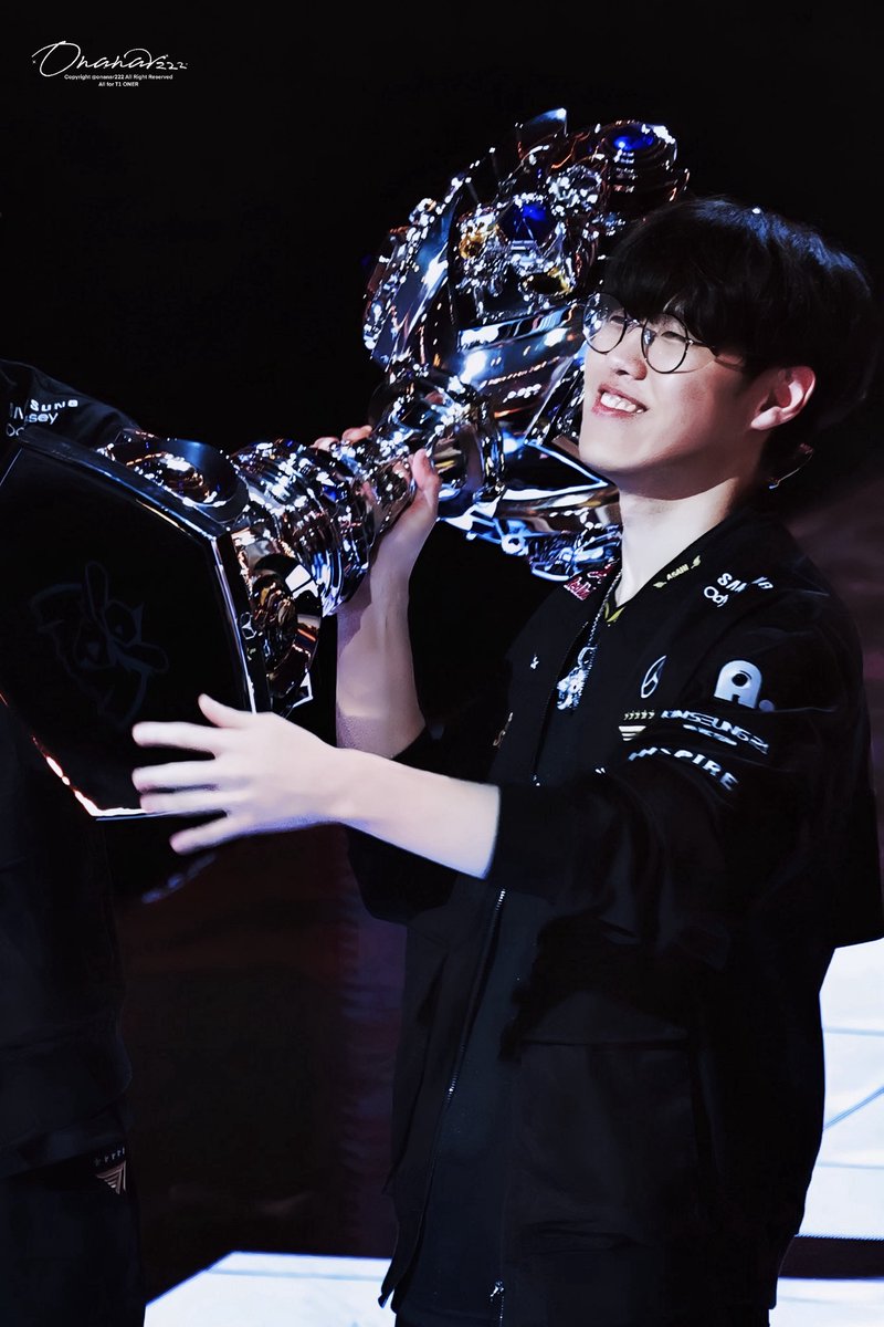 onanar222's tweet photo. 「251109 Worlds Champion」

ONER is always The Best.🏆🏆🏆
#오너 #Oner #문현준 #T1WIN https://t.co/U56oYYmaAq