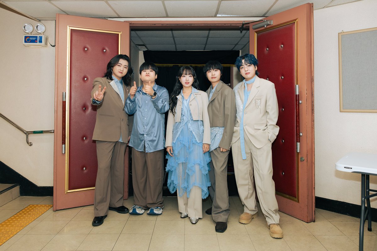 유다빈밴드 단독 공연 
<우리의 밤 - 커튼콜> 𝗗𝗔𝗬 𝟭 🌙

토리와 함께 하는 순간들이
너무 눈부시고 아름다운
우리의 밤,

내일도 이어집니다.
진심으로 고맙습니다.

#유다빈밴드 #YdBB
#우리의밤 #커튼콜