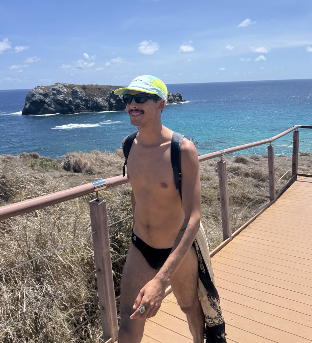 meu sonho feliz era chegar e já cair no mar