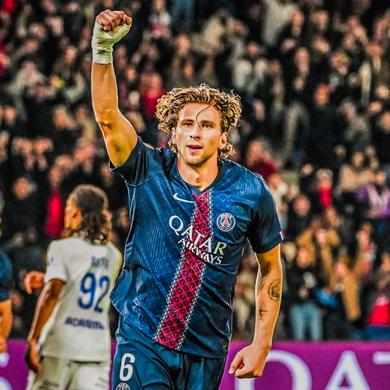 eurofootcom's tweet image. 🇺🇦©️ Ilya Zabarnyi (23) is now the YOUNGEST ever player to captain Ukraine in a competitive match. Proud moment for him. PSG's young defender is making great progress. 👏