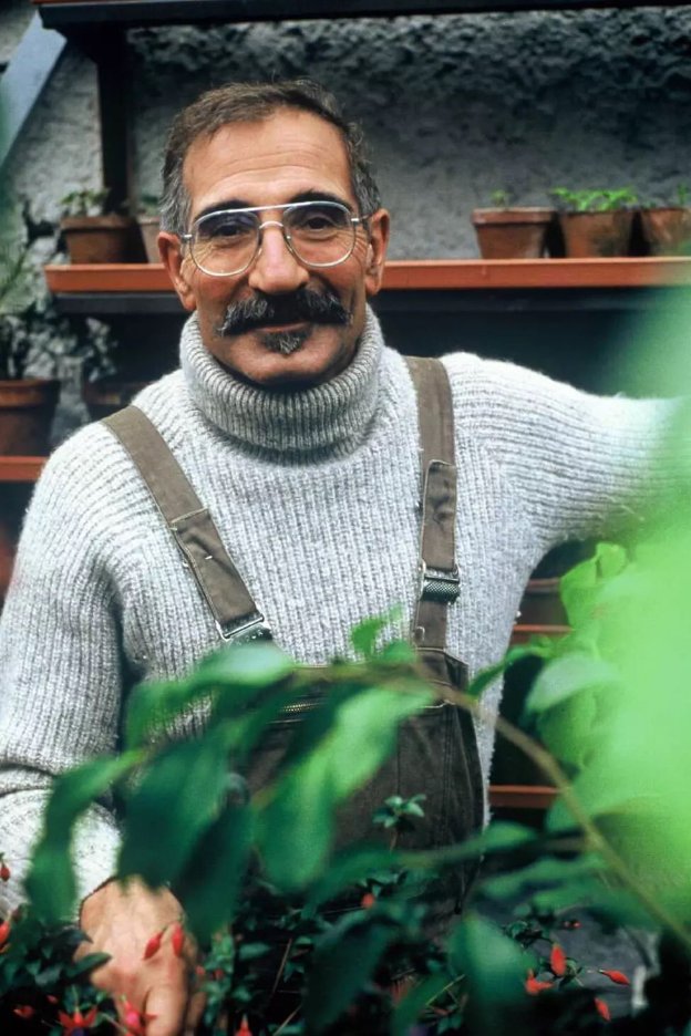 TeleMediaFr's tweet image. #Pensée Une tendre pensée pour Raymond Mondet, alias Nicolas le Jardinier, décédé le 21 novembre 2018.