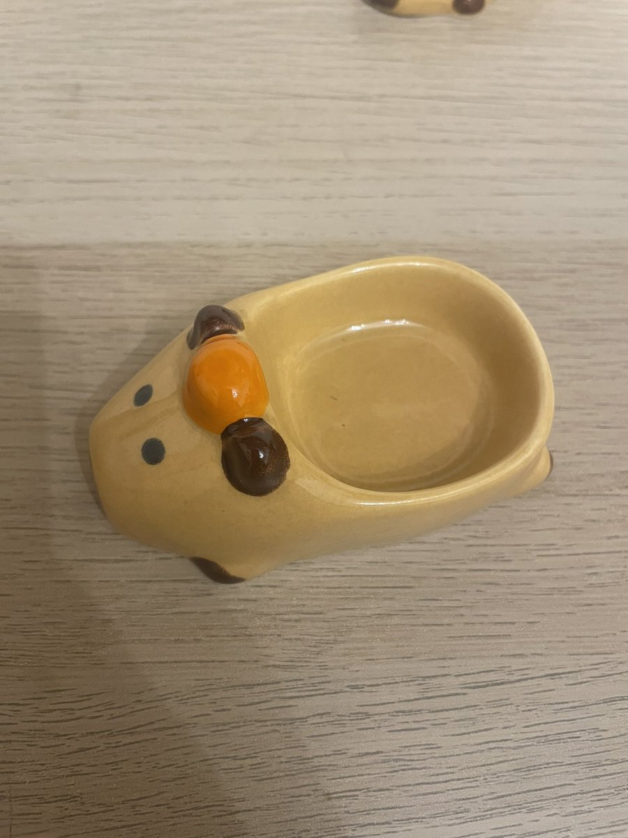 ショップカピバラかぴばらは、とっても楽しいカピバラグッズショップ🥰少し、商品紹介します。
こちらは陶器カピのディップ皿。ハムスターのご飯皿にも❣️🐹
#カピバラ
#capybara
#水豚
#カピパラダイス