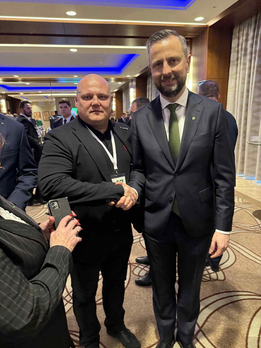 Z Prezesem na Kongresie #PSL . <a href="/KosiniakKamysz/">Władysław Kosiniak-Kamysz</a> 
serdeczne gratulacje 🍀🍀🍀
#polityka #polska #KosiniakKamysz #daniellewakowski