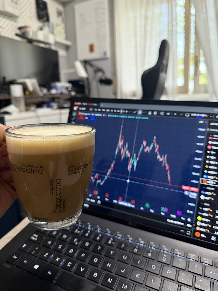 donis_investor's tweet image. ¡Oye, inversores! 😄 ¿Cuánto café os echáis al día? ¿Sois tan adictos como yo? Porque yo no puedo ni mirar un gráfico sin mi cappuccino de rigor. ☕📈 ¡Contadme vuestras dosis! #Inversión #Café #Trading