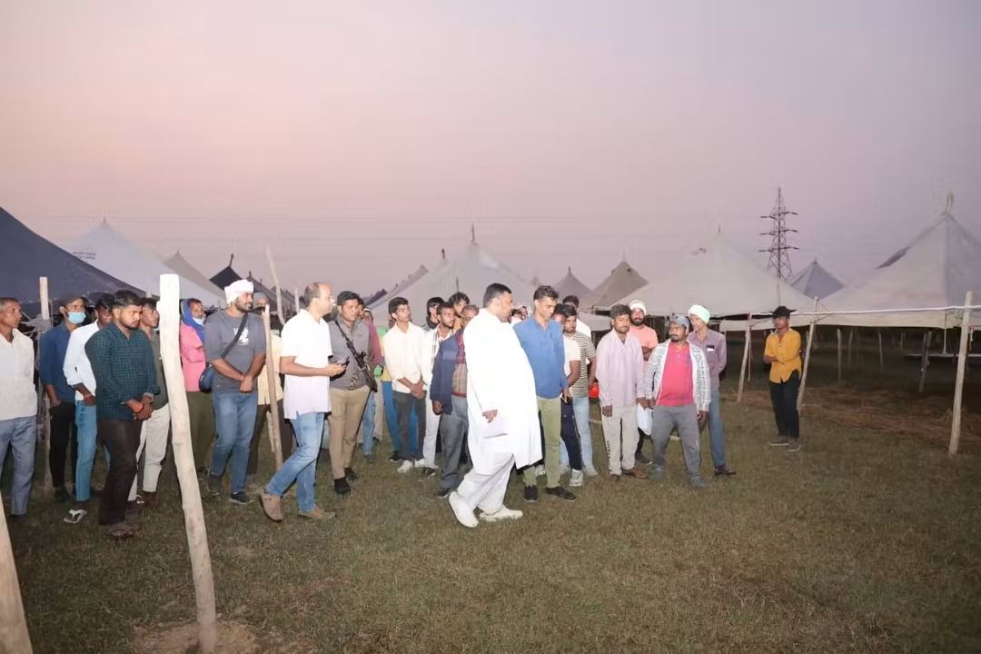 Deepakkugoswami's tweet image. समर्पण दीप अध्यात्म महोत्सव — 25–26 नवम्बर

विहंगम योग संत समाज का 102वाँ वार्षिकोत्सव एवं 25,000 कुण्डीय स्वर्वेद ज्ञान महायज्ञ निकट है।

200 एकड़ विस्तृत परिसर में तैयारियाँ अत्यंत तेज़ी से चल रही हैं।

#santpravar #vihangamyoga #sawrvedmahamdirdham