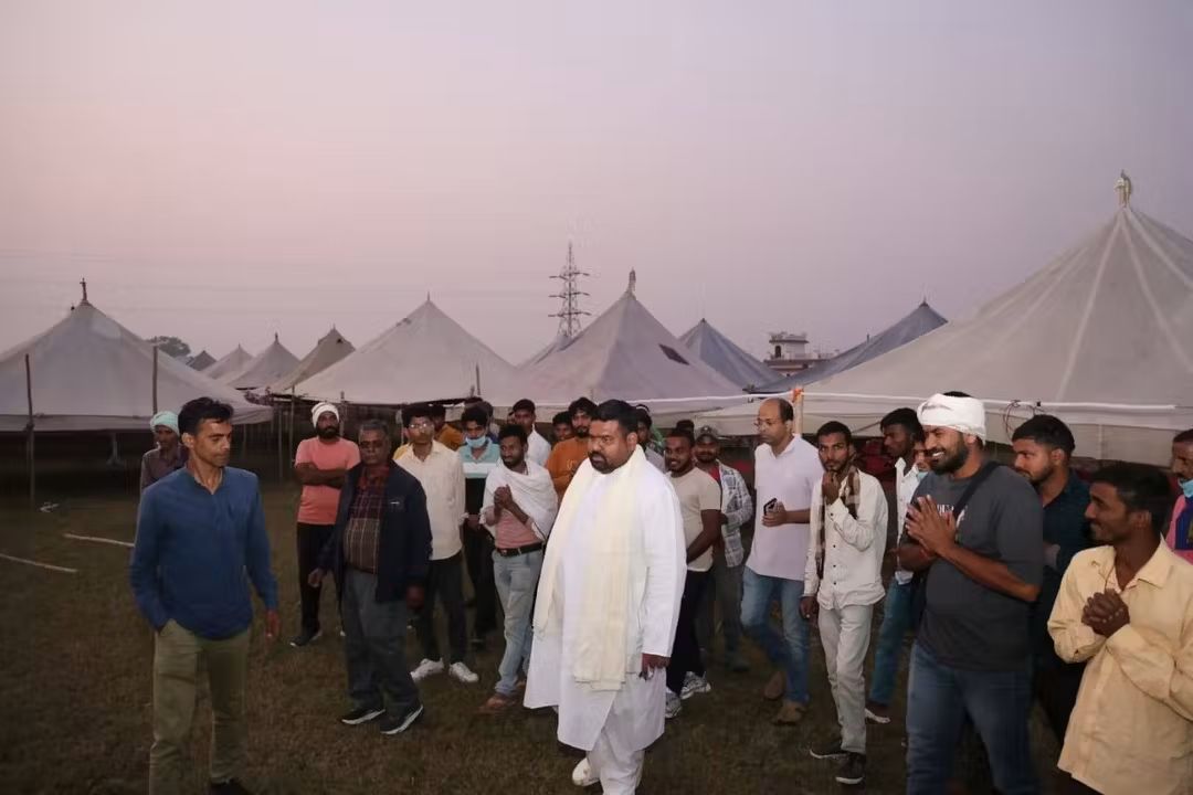 Deepakkugoswami's tweet image. समर्पण दीप अध्यात्म महोत्सव — 25–26 नवम्बर

विहंगम योग संत समाज का 102वाँ वार्षिकोत्सव एवं 25,000 कुण्डीय स्वर्वेद ज्ञान महायज्ञ निकट है।

200 एकड़ विस्तृत परिसर में तैयारियाँ अत्यंत तेज़ी से चल रही हैं।

#santpravar #vihangamyoga #sawrvedmahamdirdham