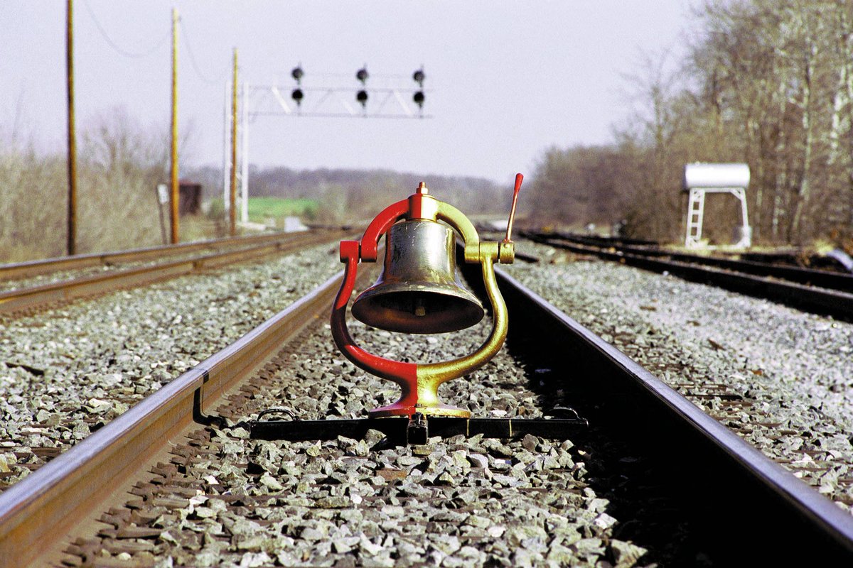 MononBellBook's tweet image. Today is the day. The 131st football meeting of Wabash and DePauw.
The Monon Bell is up for grabs for the 93rd time. Good luck to both teams!