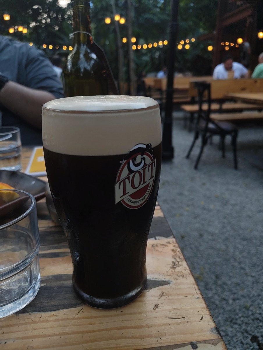 clumsyaf1's tweet photo. gawdhamn what a lovely pour this is https://t.co/HUgaJeFJxY
