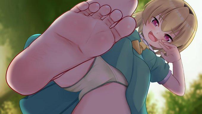 かわいい女の子に足で踏んでもらう感じのとてもとても健全なイラストをよく描きます 