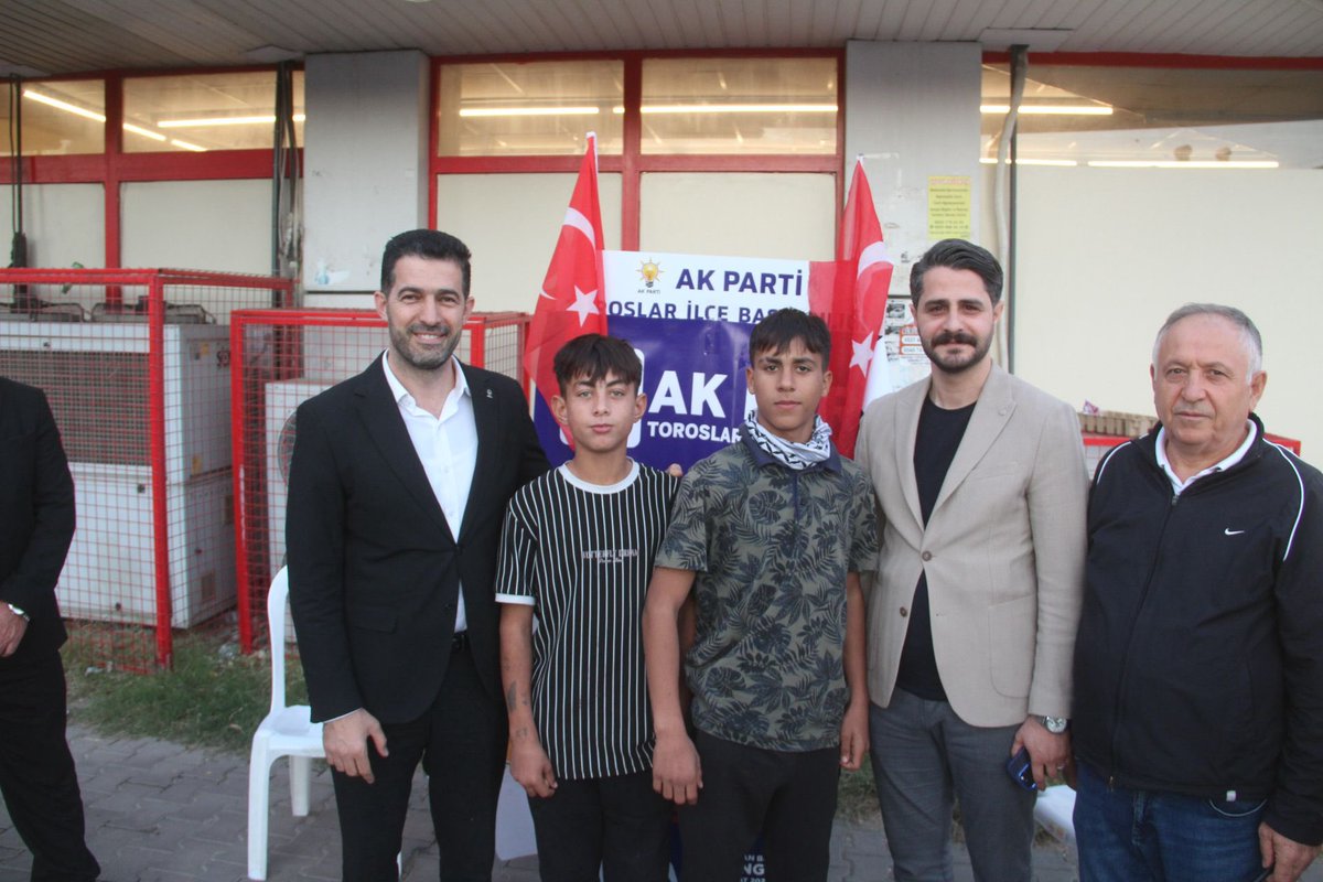 📌ÜYE STANDI/AKDENİZ-TOROSLAR 

İl Teşkilat Başkan Yard. Sn. Necdet Yeni ,Sn. Mehmet Koto ,İlçe Yöneticilerimiz , Mahalle Başkanlarımız , Gençlik Kollarımız ve Kadın Kollarımız ile birlikte bölgemizdeki stantlarda üyelerimizi ziyaret ettik.

Biz birlikte teşkilat olarak güçlüyüz.