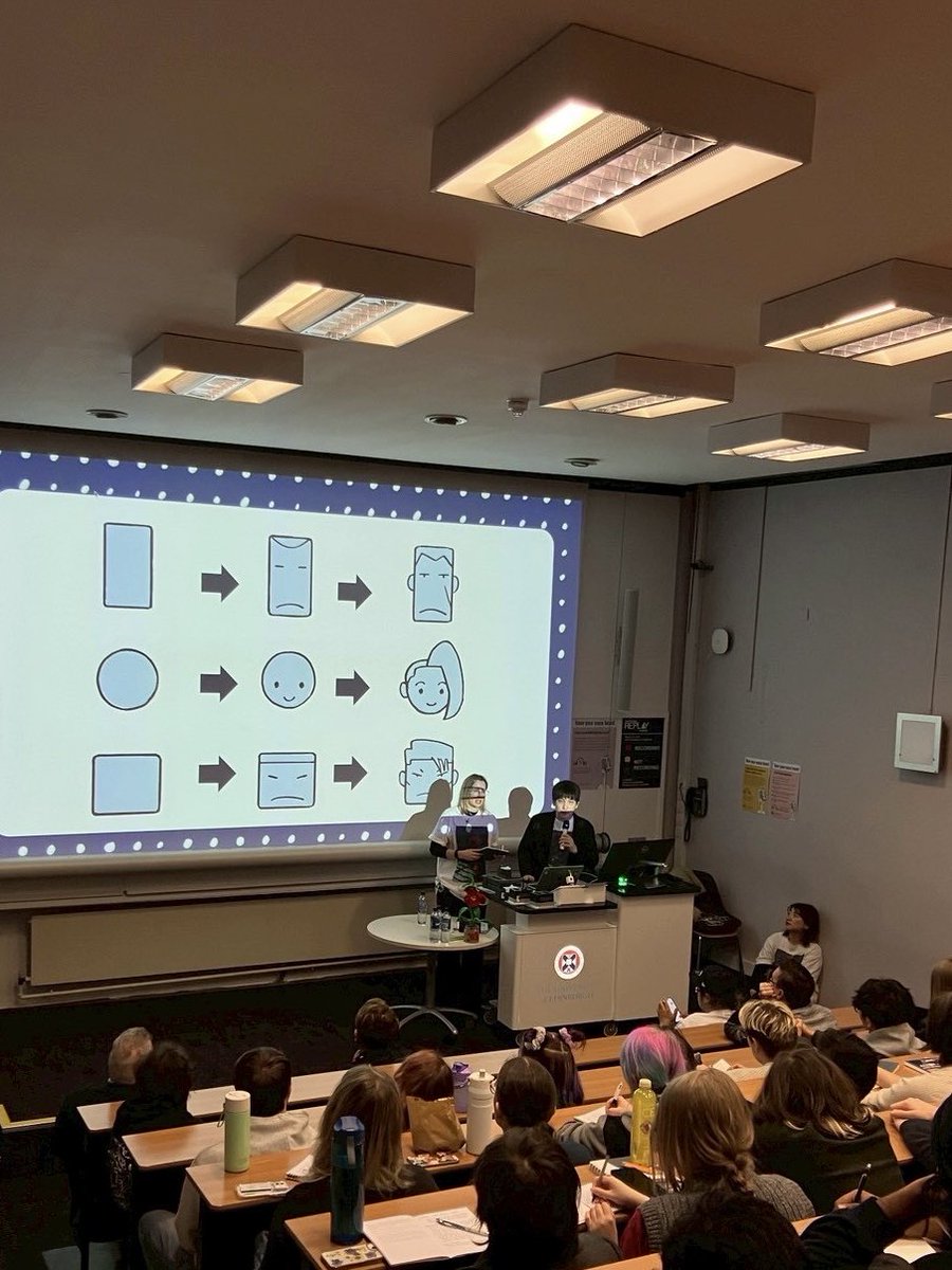 anime_housenka's tweet photo. スコットランド・エディンバラでは現地でアートやアニメを学ぶ学生に向けた講義・Education Dayにも参加しました。
#木下麦 監督が登壇し、キャラクターデザインについて話しました🗒️✨

#TheLastBlossom https://t.co/5284Xpg9bt