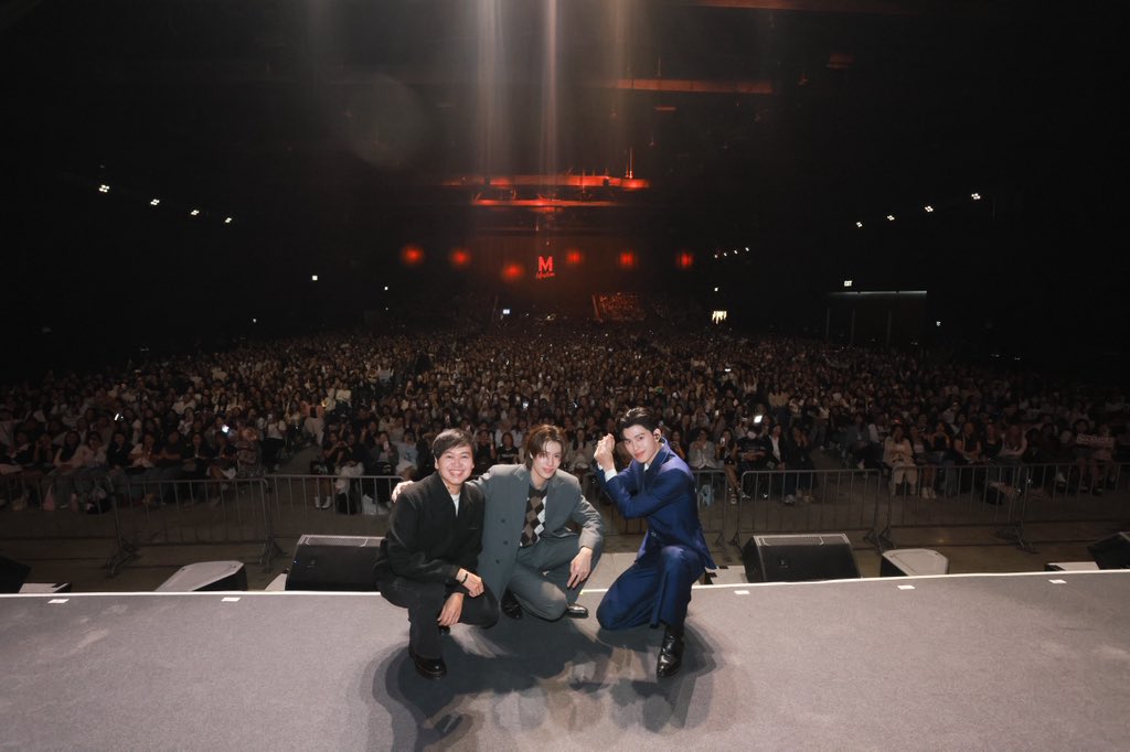 ขอบคุณทุกคนที่มาตั้งสติและเสียสติไปด้วยกันใน #MeAndTheeSeriesEP1 สนุกและมีความสุขมากๆ ที่ได้ดูไปด้วยกันกับทุกคน ขอให้วันนี้ทุกคนเดินทางกลับบ้านปลอดภัย ชอบซีนไหนอย่าลืมมาคุยกันนะ 🤟 

“มีสติหน่อยคุณธีร์ Me and Thee” 🤟
ทุกวันเสาร์ เวลา 20:30 น. ทางช่อง GMM25 
และดูออนไลน์ เวลา