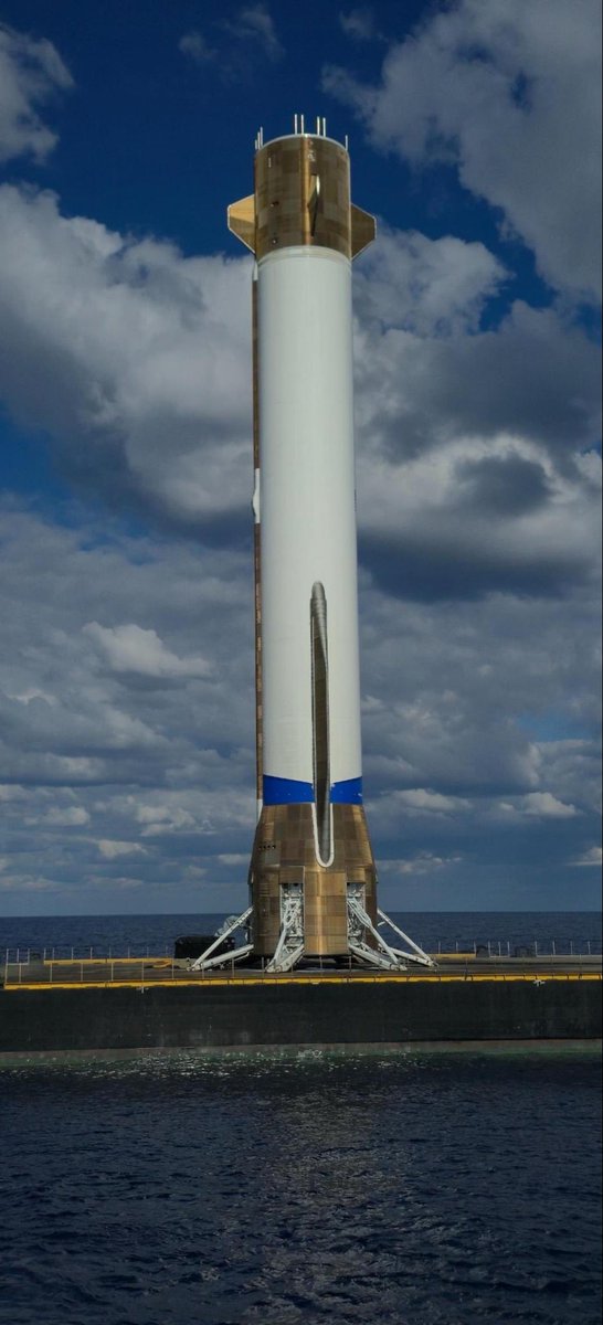 Humans for scale… what a beast of a rocket 🚀 

Blue Origin’s New Glenn #ESCAPADE