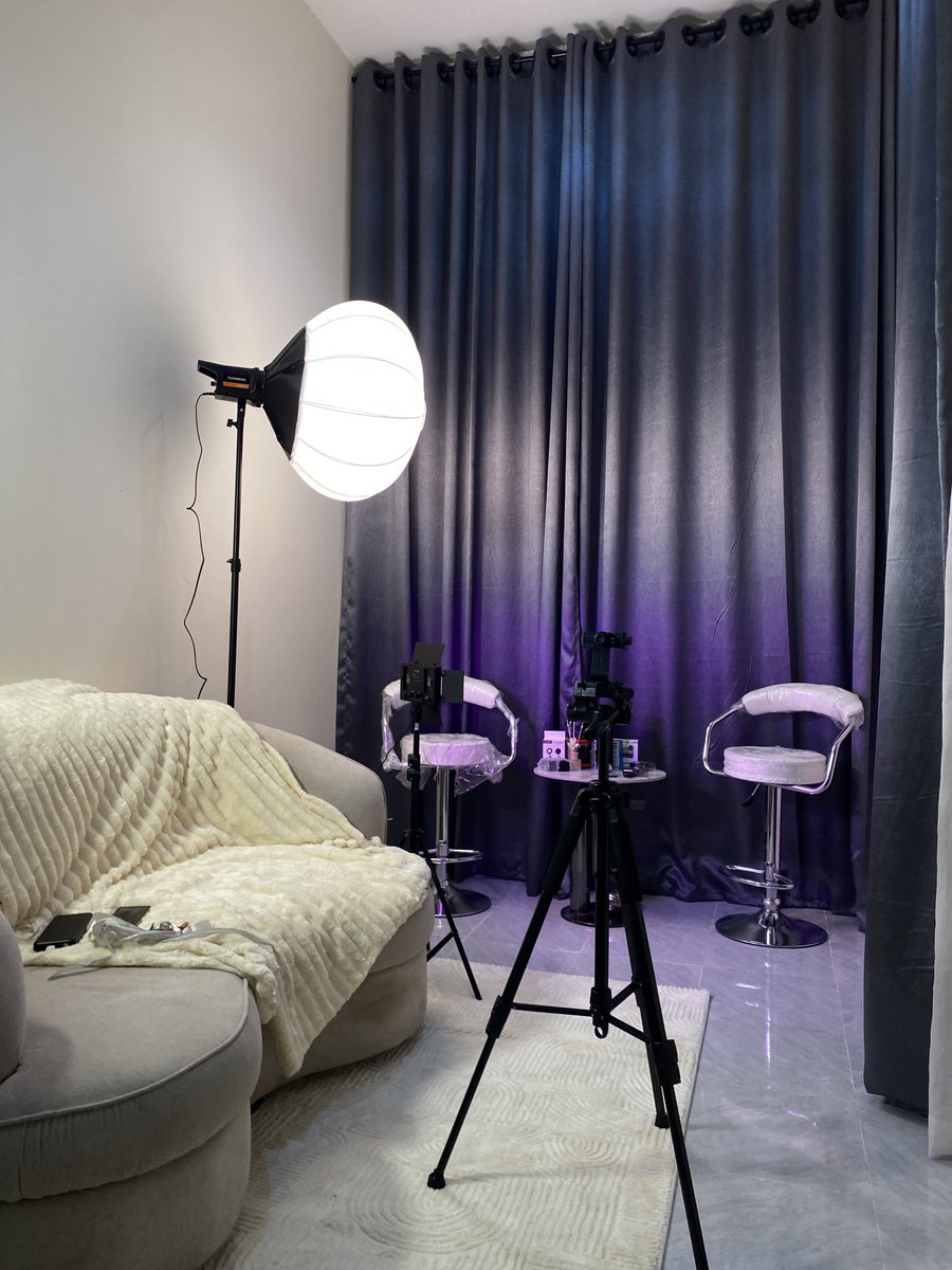 Puritychrome's tweet image. How I used my #devcon ✈️ funds 
Before &amp;amp; After 
So just gonna leave this here… cos overwhelmed is an understatement as to how I feel with the weight of things I have been on #IRL .

Courtesy: “S”
Wait till u see what I have planed for next season with @Stellar_WA