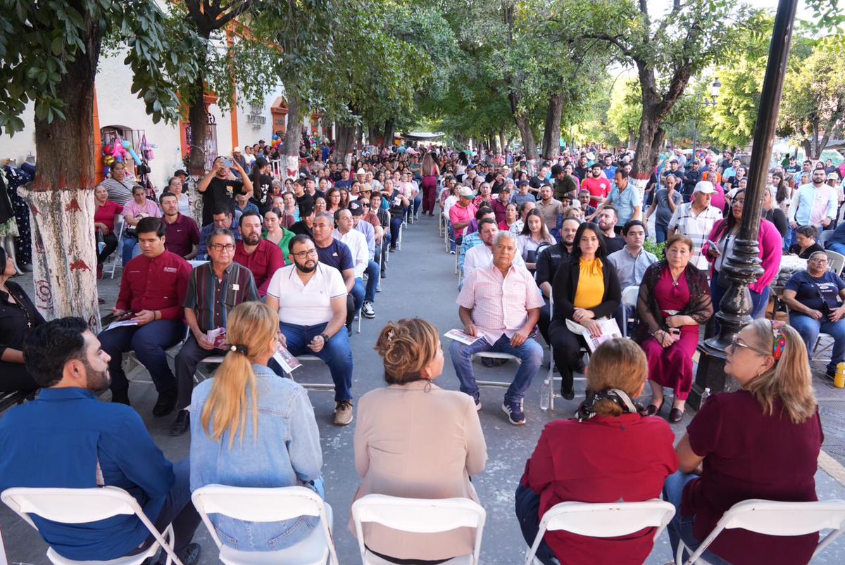 entreveredas's tweet image. La presidenta de la #JUCOPO del @congresosinaloa, @TereGuerraOchoa refrendó el compromiso del #PoderLegislativo con el bienestar social, la justicia económica y la consolidación de los derechos sociales en un encuentro ciudadano en #Cosalá.

entreveredas.com.mx/2025/11/tere-g…