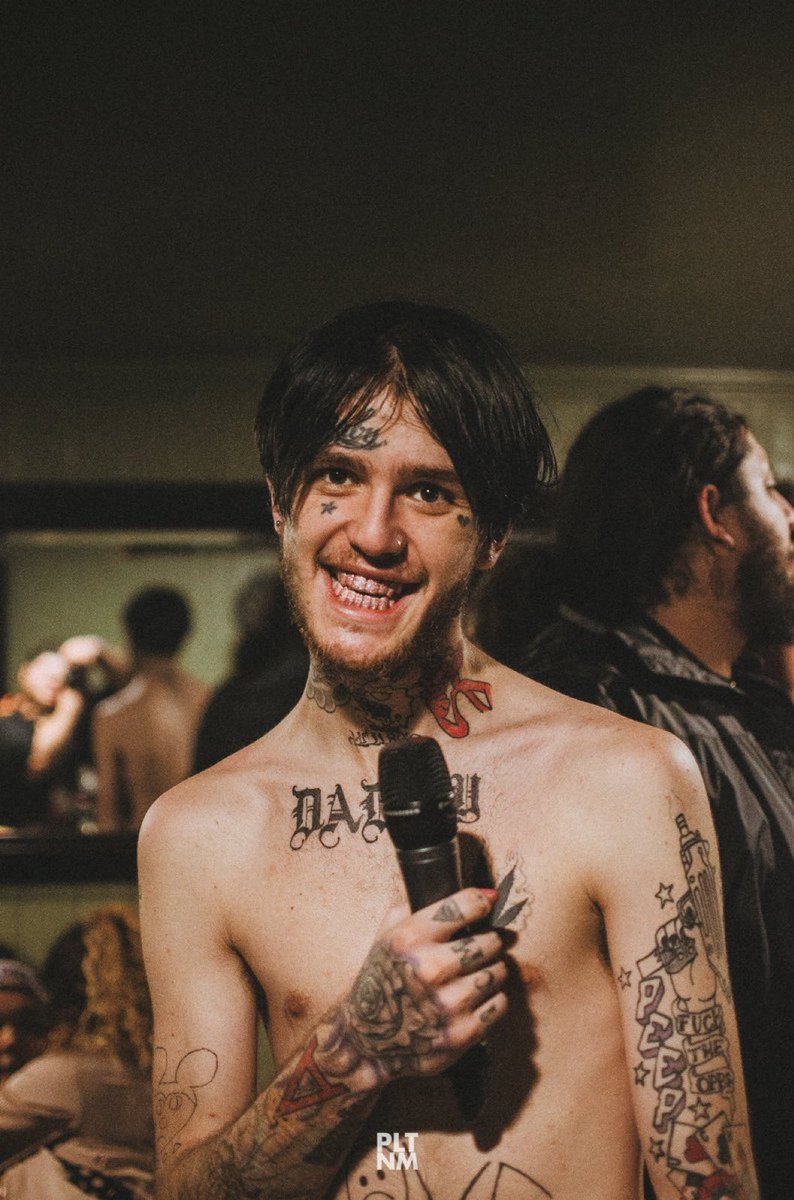 DeadboySzn's tweet image. 8 years ago today we lost Lil Peep, We miss you Gus 🕊️