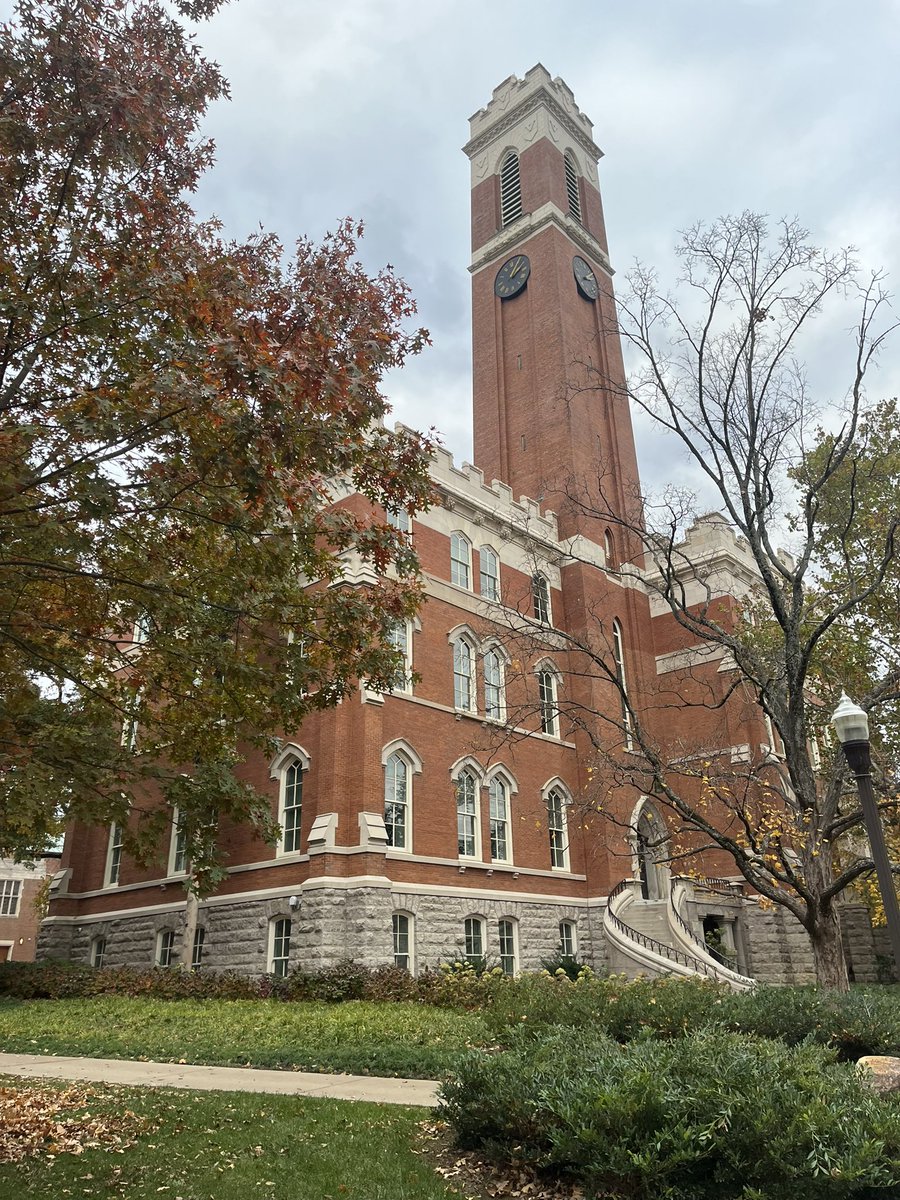 charschumer's tweet image. Excited to be in Nashville, TN at Vanderbilt University for the @inst4justice Fall Legal Intensive to discuss public interest law!