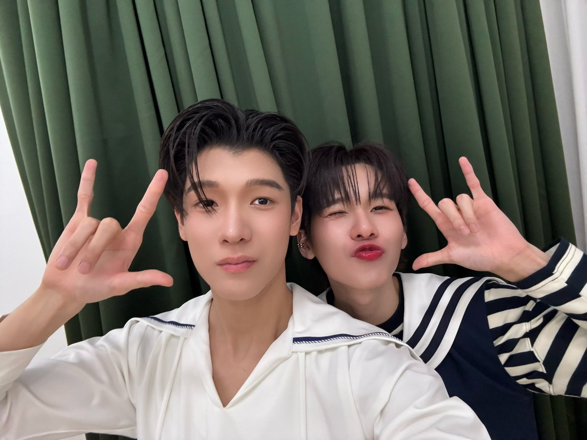 หวังว่าจะชอบทุกซีนในข้ามฟ้าเคียงเธอเวอร์ชั่น  Hidden cut กันนะครับ 

ถ้าคิดถึงกันก็กลับมาดูน้องข้ามฟ้าใน Netflix ได้น้า  🐍🥀

We hope that everyone will enjoy The Next Prince Hidden Cut version. 

Thank you for watching and we always appreciate your supports. 

Tell us how much