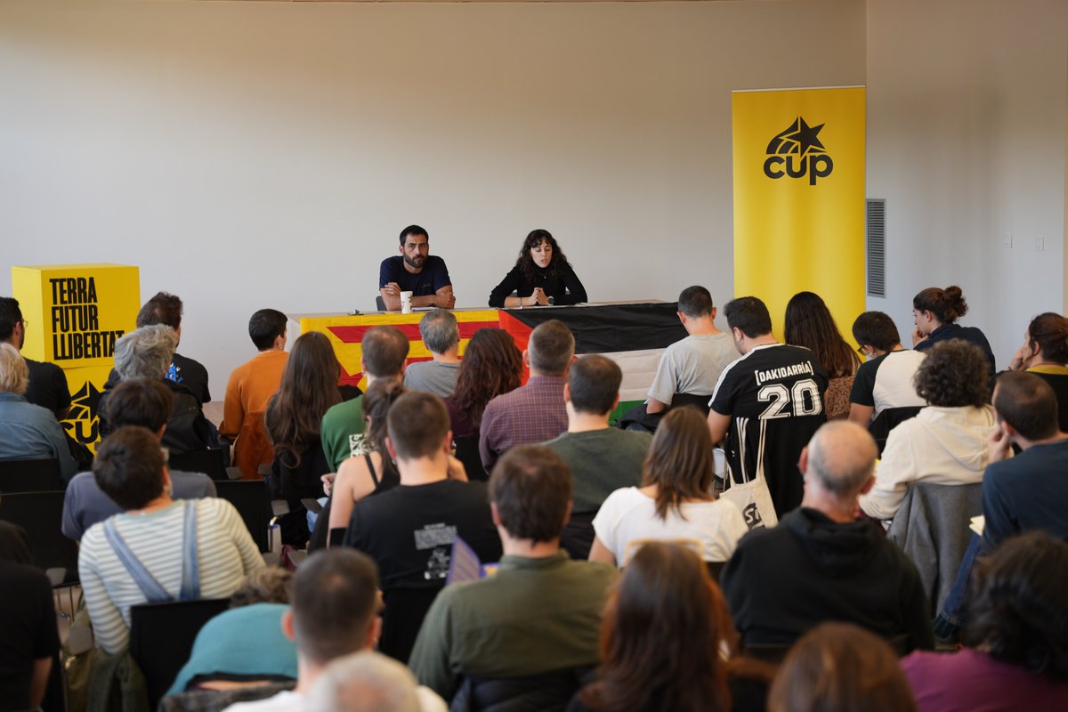 cupnacional's tweet image. ★ Més municipalisme, més sobirania, més poder popular ★

Continuem les xerrades de la #TrobadaDElectes amb &quot;Contra les polítiques de l&apos;odi&quot;, amb Jordi Hostench, regidor a Ripoll, i Berta Ramis, secretaria d&apos;organització de la CUP