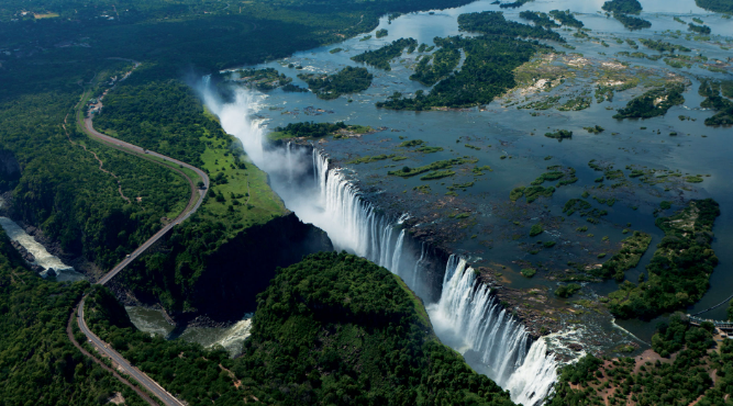 AfricanHub_'s tweet image. On November 16, 1855, Scottish explorer David Livingstone became the first European to document the magnificent waterfall in western Zimbabwe, naming it Victoria Falls in honor of Queen Victoria. 

The locals who were calling it by its indigenous name, Mosi-oa-Tunya &quot;The Smoke…