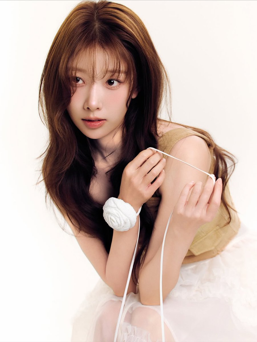 NICESTAGRAM's tweet image. [151125] — e.heomer ☆ ig update !

"🌹"

[+]
#EUNICE #유니스