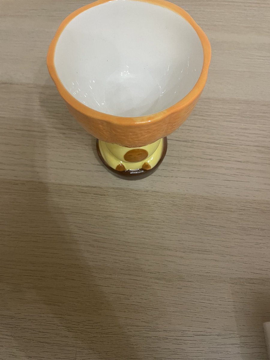 ショップカピバラかぴばらは、とっても楽しいカピバラグッズショップ🥰少し、商品紹介します。
こちらは「カピバラの聖杯」と呼ばれた陶器。コーヒー飲むもよし☕️花をいけるもよし🌹自転車の鍵を入れるもよし🚲
#カピバラ
#capybara
#水豚
#カピパラダイス