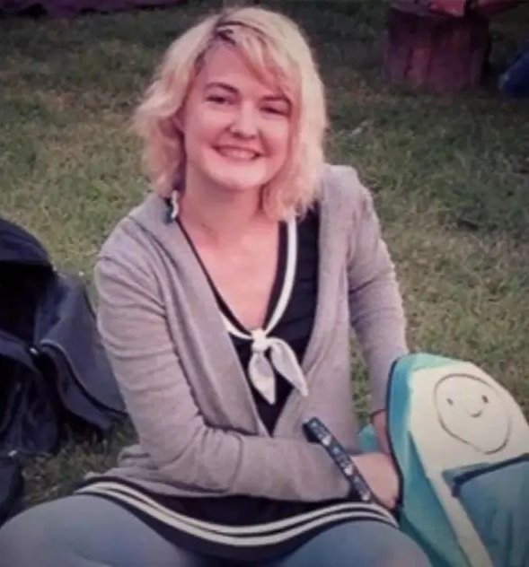 गेम ऑफ थ्रोन्स की वीएफ़ एडिटर कैथरीन चापेल 2015 में दक्षिण अफ्रीका के एक सफारी पार्क में शेर के हमले का शिकार हो गई थीं।

वो अपनी कार में थीं, खिड़की थोड़ी खुली थी।

एक शेरनी ने झपट्टा मार दिया और गंभीर चोटें आईं।

गाइड और स्टाफ ने मदद की, लेकिन उन्हें बचाया नहीं जा सका।

यहाँ