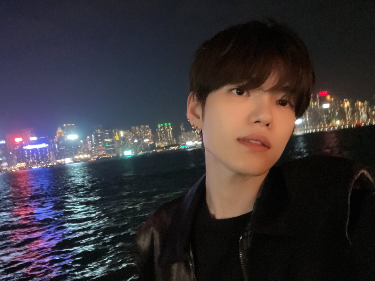 NEWLIKEEEE's tweet photo. 야경과 얼굴을 둘 다 잘 담았다는 점에서 계큰합격 드립니다 https://t.co/ZMnRWW7ODC