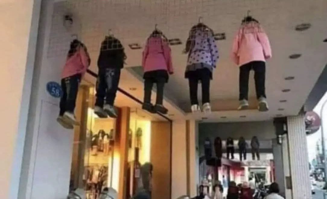 An der Präsentation der Kinderkleidung könnte man noch arbeiten 👀