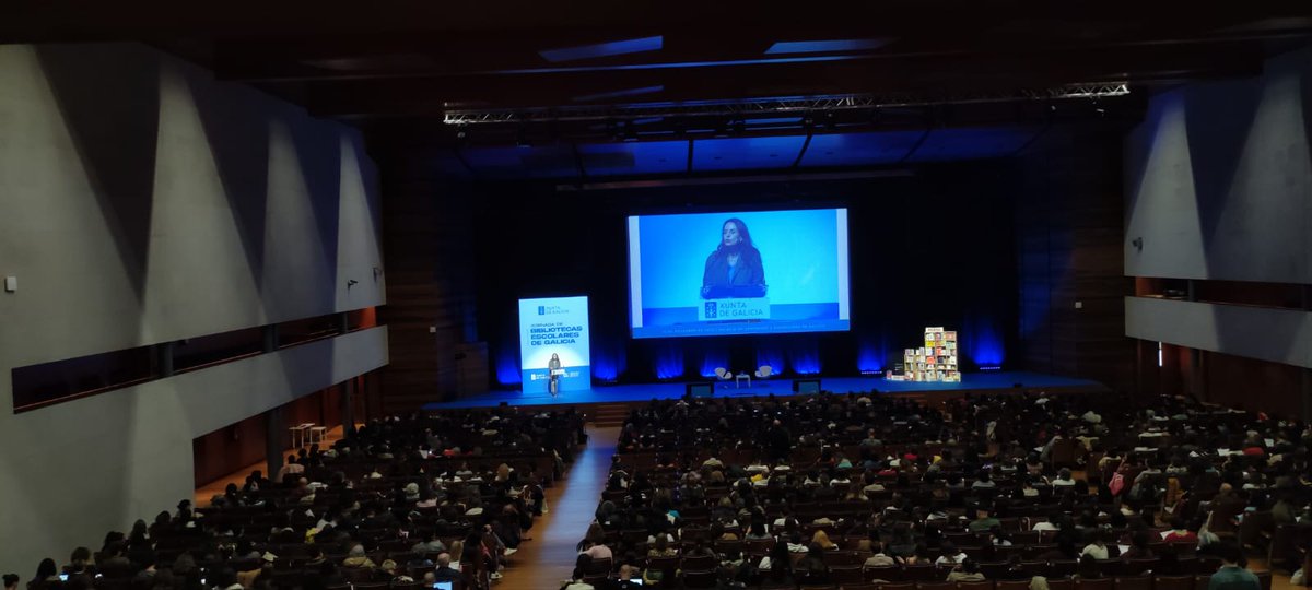 A directora xeral de Ordenación e Innovación Educativa, Judith Fernández Novoa, inaugura a Xornada de bibliotecas escolares de Galicia.
#XBEGA25 #Formación
 #bescolaresgal #bescolaresgalabertas