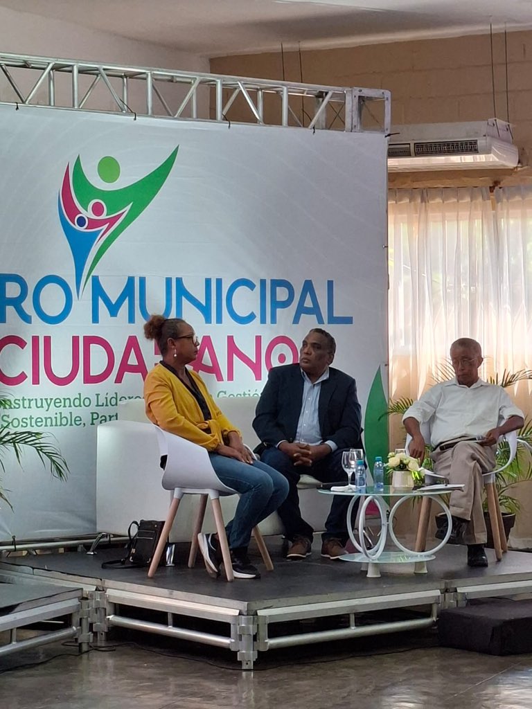 Participación comunitaria como eje en el Foro Municipal Ciudadano. Objetivos expuestos por <a href="/AlexandrapenaRD/">AlexandraPeña</a>
 de Fundación Lazos. 

#ForoMunicipalCiudadano
<a href="/FundacionLazos_/">Fundación Lazos</a>