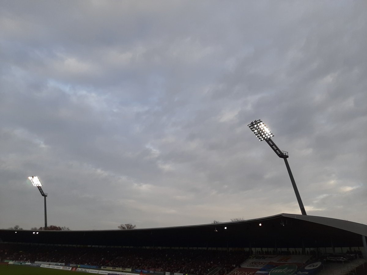Hessen Kassel - Offenbacher Fußballclub Kickers 1901 1:1 (0:1), Regionalliga Südwest

OFC ghyle vor über 10000 Zuschauern im Auestadion.