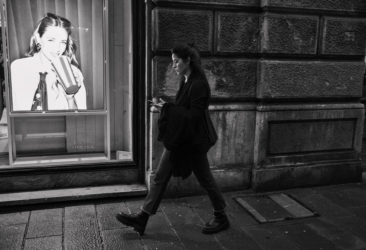 Nightwalk in Trieste, Italy 2025 
#bnw #bnw_street #blackandwhite #blackandwhitephotography 
#street #streetphotographs 
#streetphoto #nightwalk  #streetphotographer 
#StreetPhotography #nightography