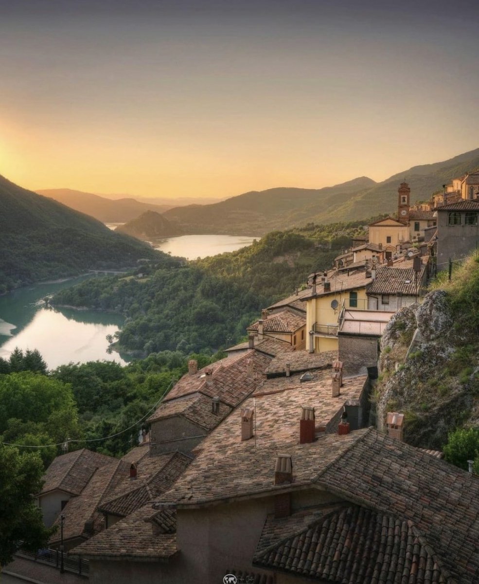 visit_lazio's tweet photo. #PaganicoSabino, in provincia di #Rieti, un piccolo borgo che si affaccia sulle acque del #LagoDelTurano nella Riserva Naturale #MonteNavegna e #MonteCervia
📷 Ig fabio_costa_photography
#VisitLazio #LazioIsMe #LazioEternaScoperta https://t.co/z9e6TJOK0m