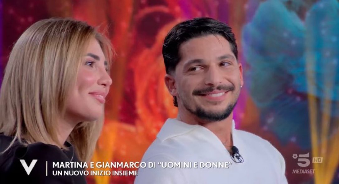 un uomo che mi guardi così o niente #coatters #verissimo