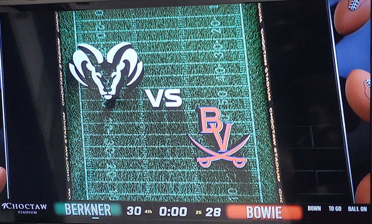 Me and my favorite football player!!!! Super Sophomore <a href="/JeremiahYo28833/">Jeremiah Young Bull Smith</a> starting on Varsity at Left Tackle. 💪🏿💪🏿