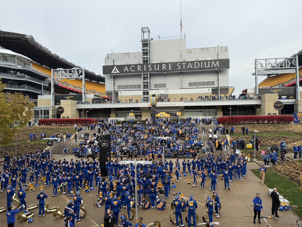 mgswift7's tweet image. Pittsburgh’s North Shore is hopping. ESPN’s “College GameDay” is here ahead of the Pitt-Notre Dame showdown at Acrisure Stadium @TribLIVE