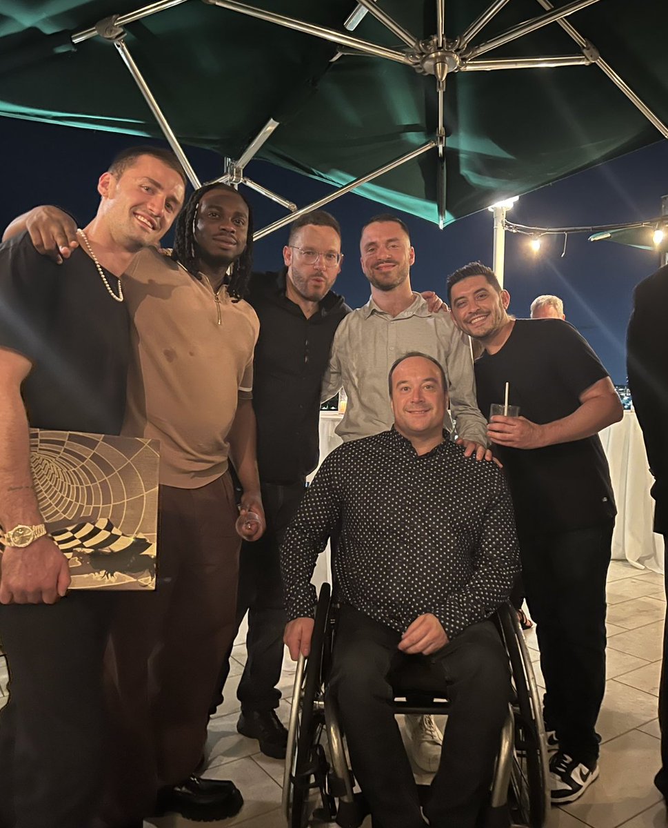 timothysykes's tweet image. Goooooooooooood morning! I&apos;m thoroughly exhausted and planning to rest a little today as it&apos;s been such an awesome week for the Miami Inner Circle meetup (check out tim.ly/circle ONLY if you&apos;re obsessed with learning) and I can&apos;t thanks these guys enough for helping…