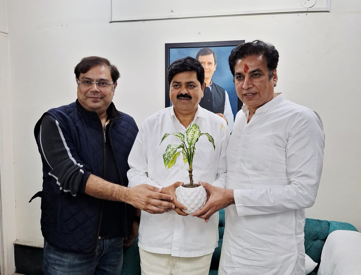 आज <a href="/INCUttarakhand/">Uttarakhand Congress</a> के नवनियुक्त प्रदेश अध्यक्ष श्री <a href="/UKGaneshGodiyal/">Ganesh Godiyal</a> जी से दिल्ली प्रदेश कांग्रेस कमेटी कार्यालय में मुलाकात कर सफल कार्यकाल की शुभकामनाएँ प्रेषित की।

इस दौरान <a href="/INCDelhi/">Delhi Congress</a> सह प्रभारी <a href="/danishabrar2016/">Danish Abrar</a> जी भी मौजूद रहे।