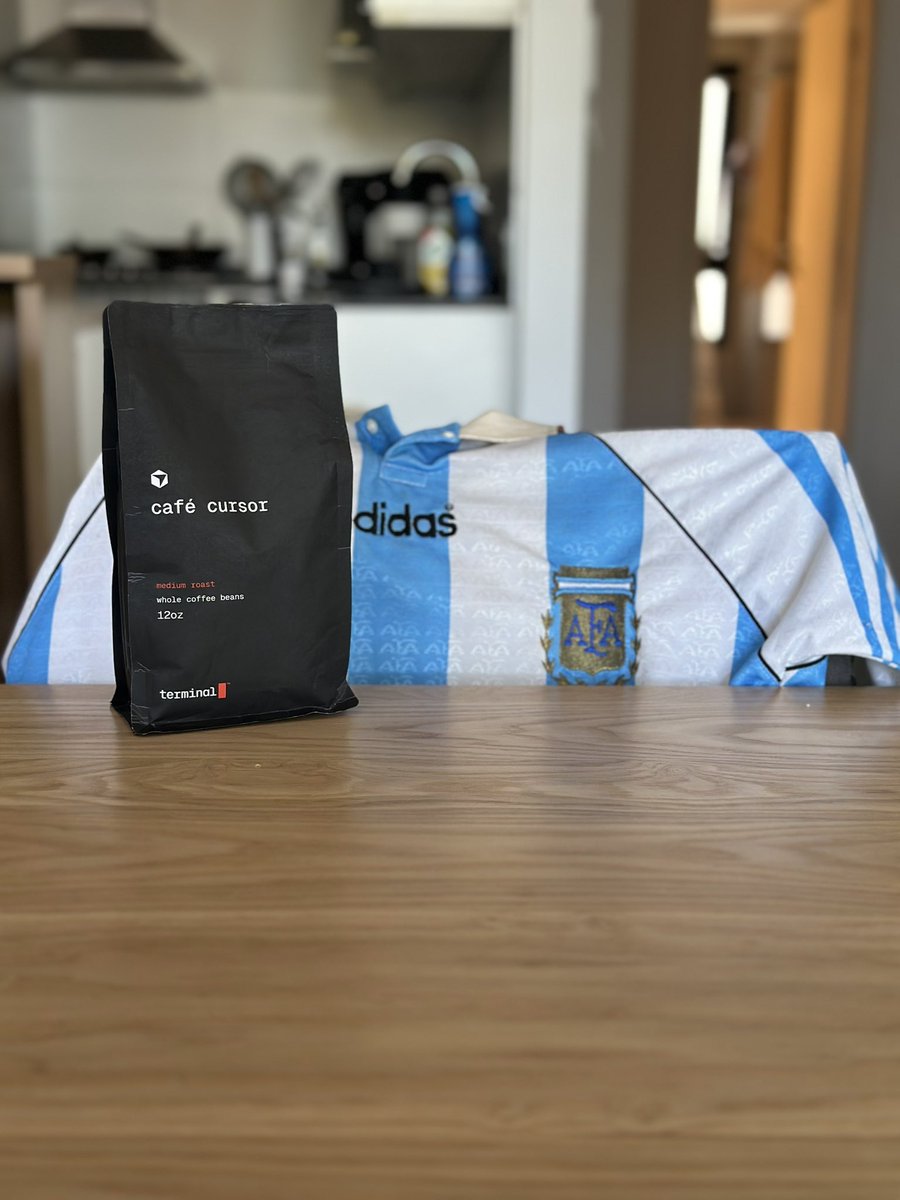 JuanRezzio's tweet image. 2 dias 😁
Café @cursor_ai 🇦🇷

Los veo ahi!