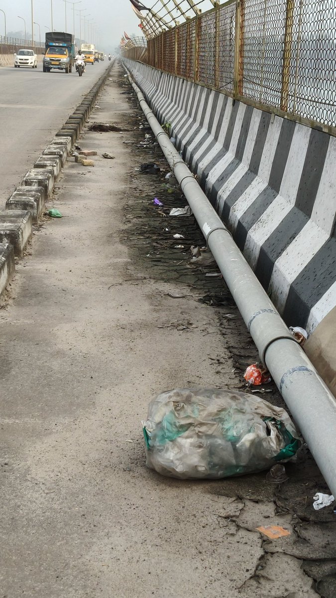 anilkumarsastry's tweet image. This is how @NHAI_Official maintains pedestrian pathways on tolled #nh66 #netravathi bridge in #mangaluru. 
@CaptBrijesh @DCDKOfficial @compolmlr @OfficeOfNG @MORTHIndia