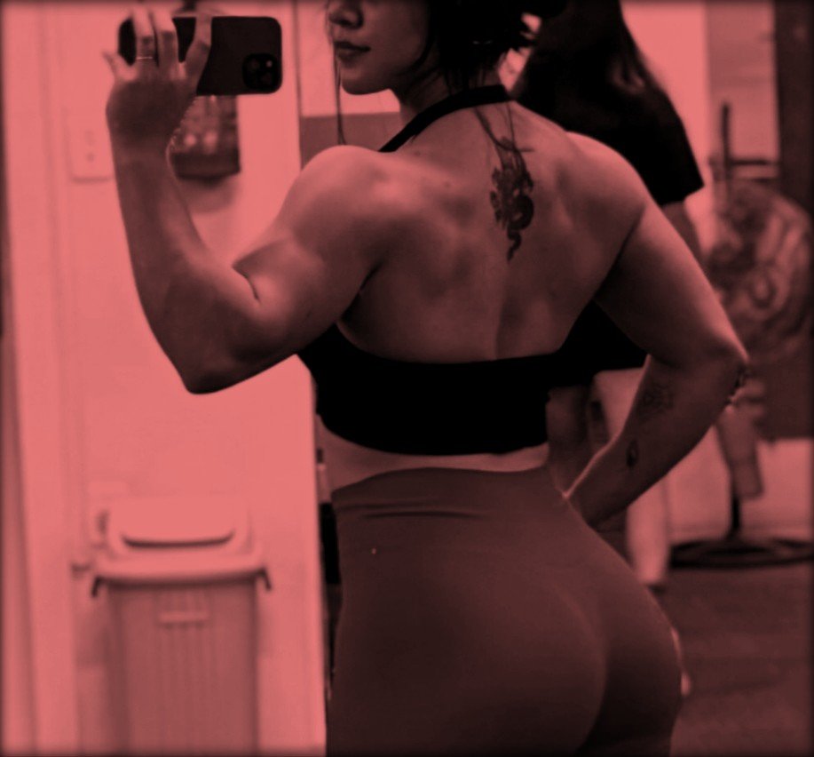 LavenderArtiste's tweet image. Earlier at the gym before arriving at the MV shoot. Gotta admit, my back looks well defined here. And my glutes look bigger than usual.