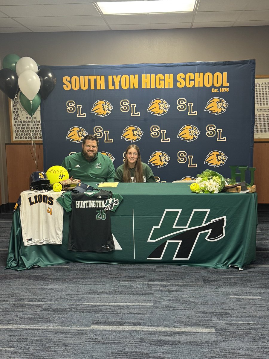 SLHS Softball tweet media